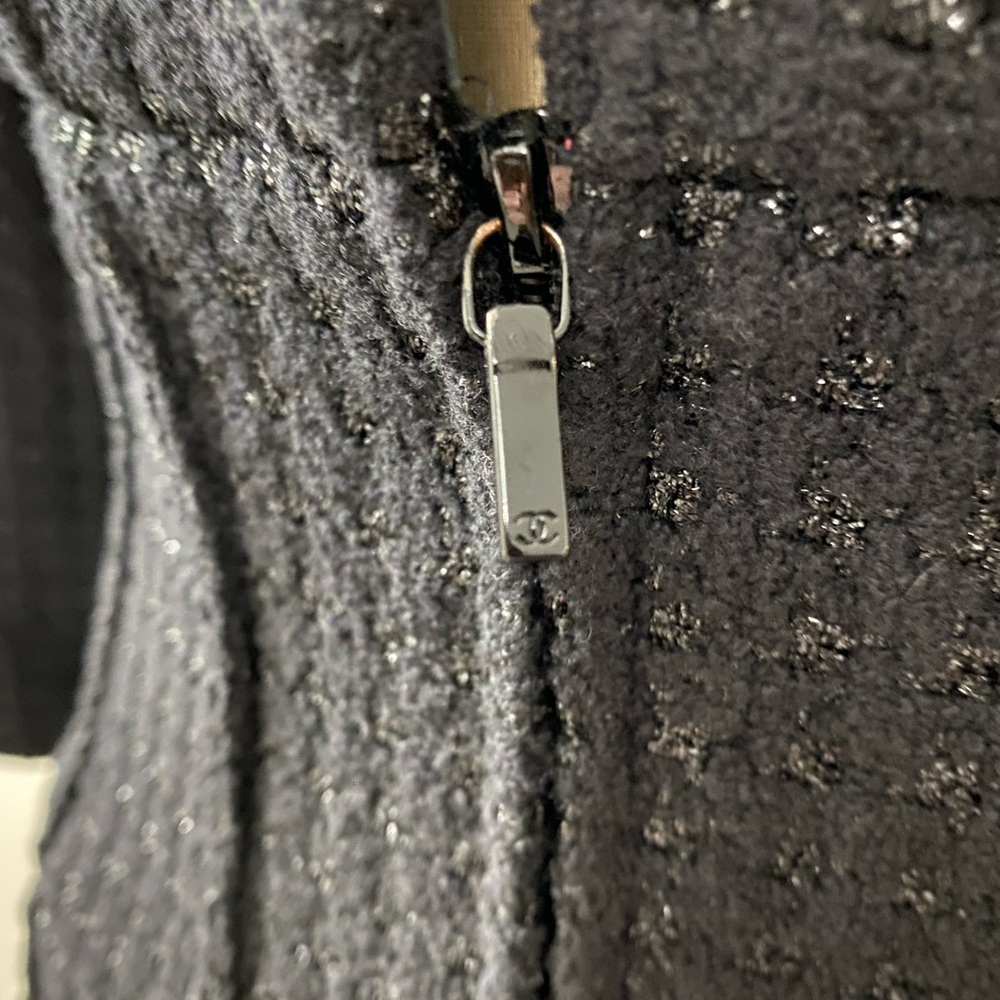 Authentic Chanel tweed jacket - Picture 7 of 12